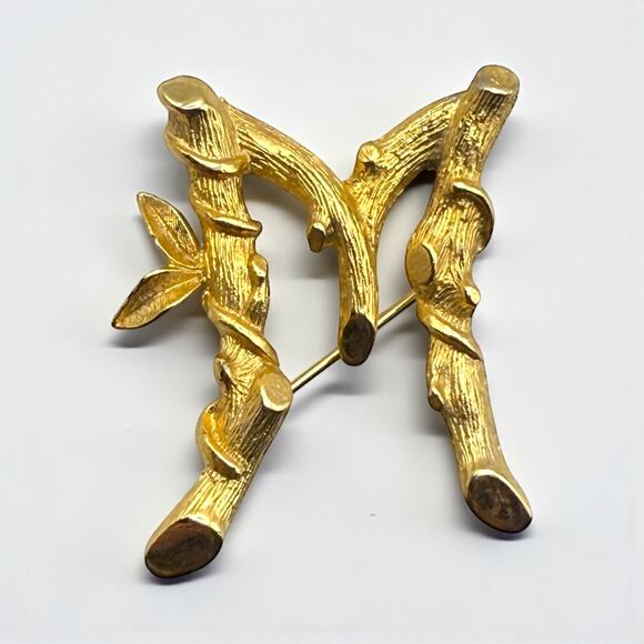 Vintage Sarah Coventry Letter M Gold Tone Brooch Pin Twig Leaf - Picture 1 of 5